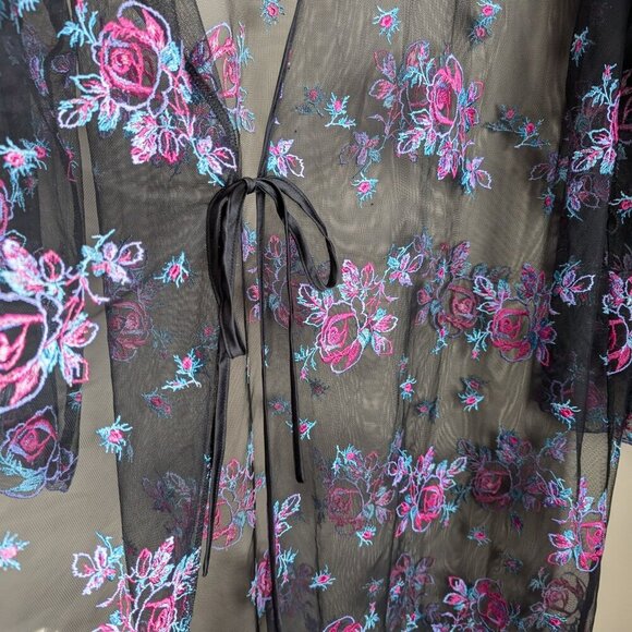 Victoria Secret's Illuminating Blooms Black Lace Trim Robe *missing belt - Picture 9 of 11